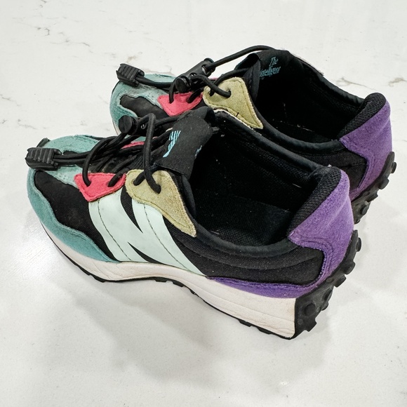 New Balance Kids 327 Sneaker Size 11 - Picture 2 of 3